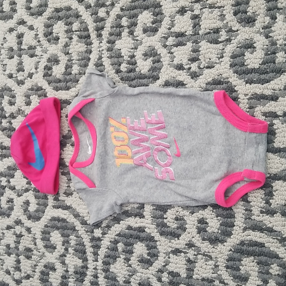(0-3Mo) Nike Two Piece Set Neon Baby Newborn Athleisure Sporty Preppy